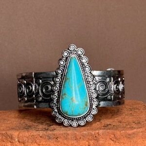 NEW Turquoise and Silver Bracelet * Costume